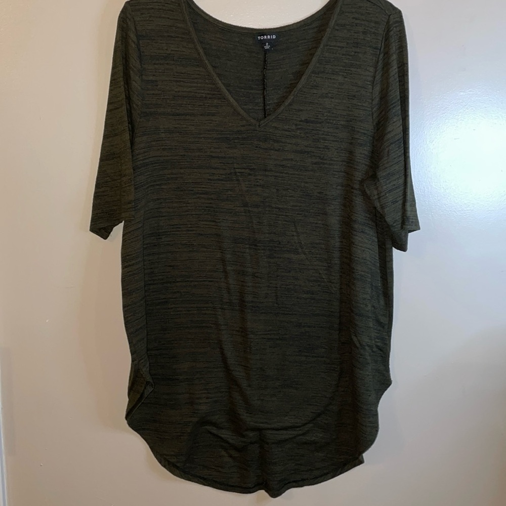 Size 2X short sleeve v neck t-shirt
